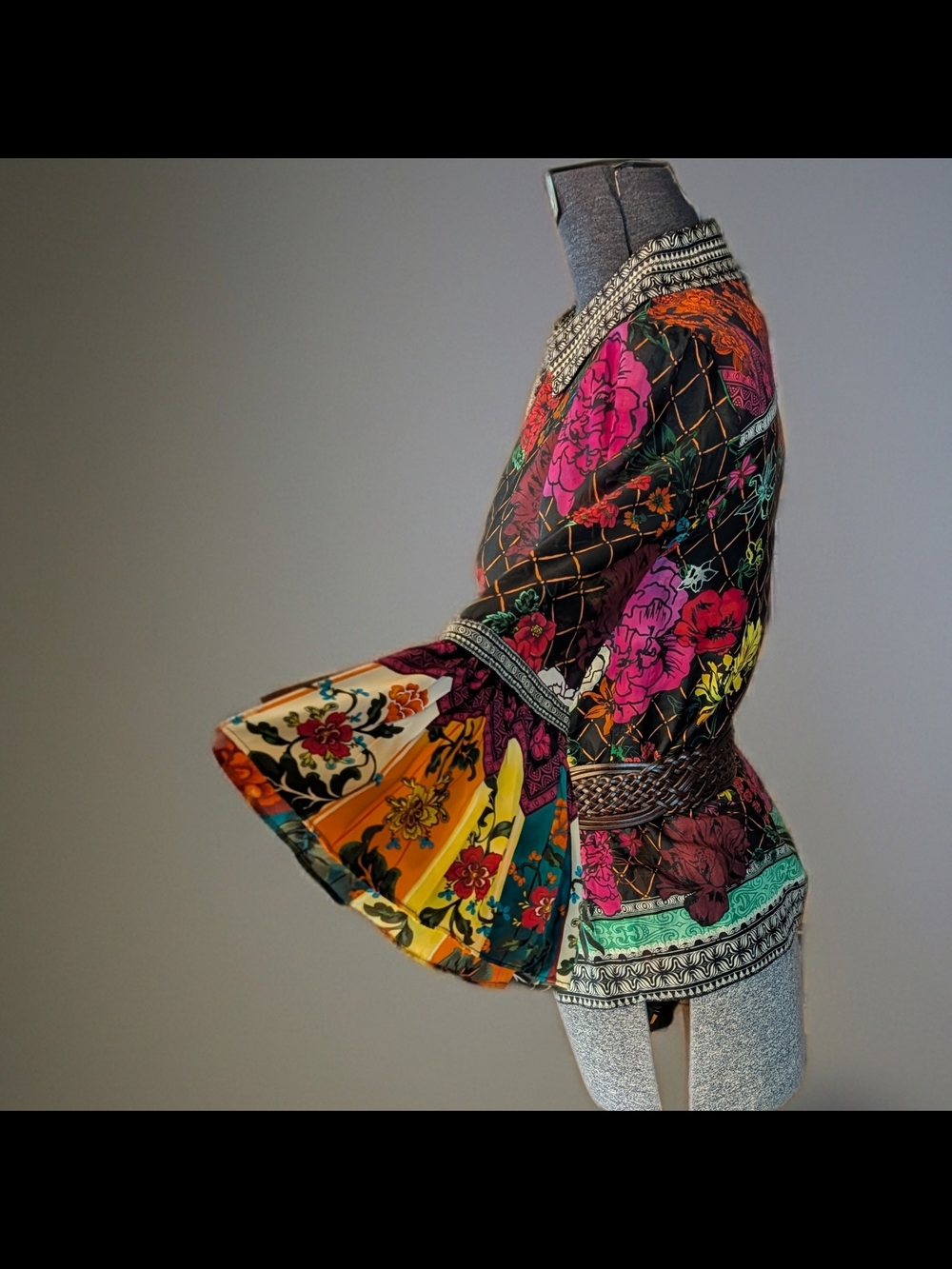 Alice + Olivia Rivera Mona Multi Floral Bell Sleeve Blouse NWT Size S $350 - Picture 7 of 14